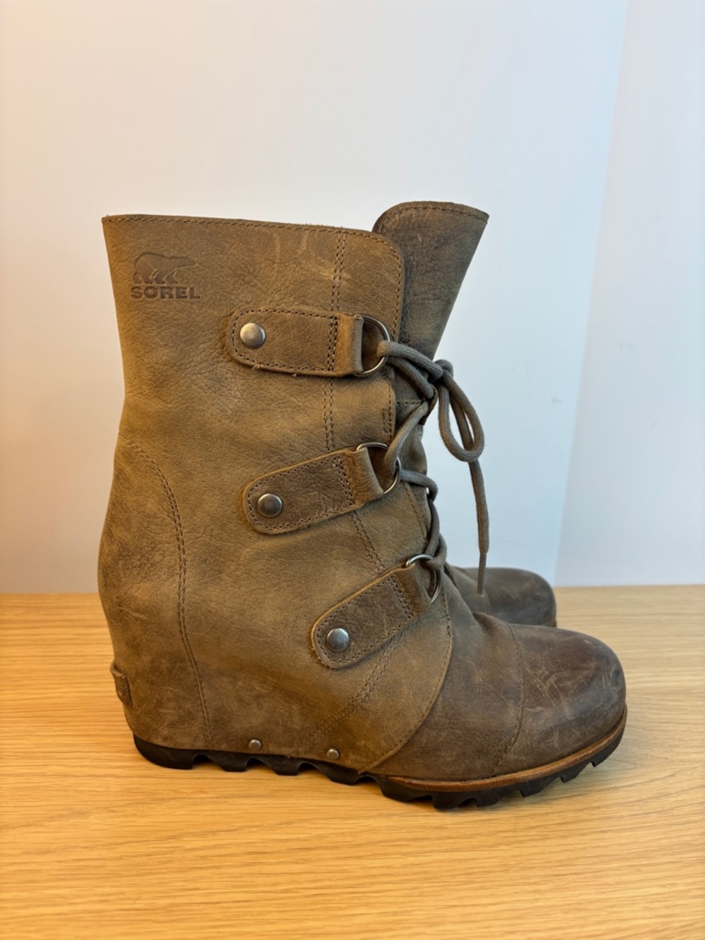 Sorel Joan of Arctic Brown Leather Wedge Boots Woman’s 8 WATERPROOF